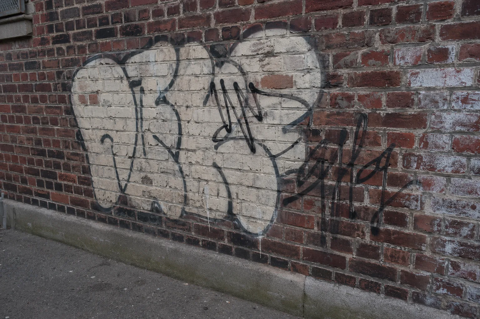 Lichtenberg vor Graffitientfernung