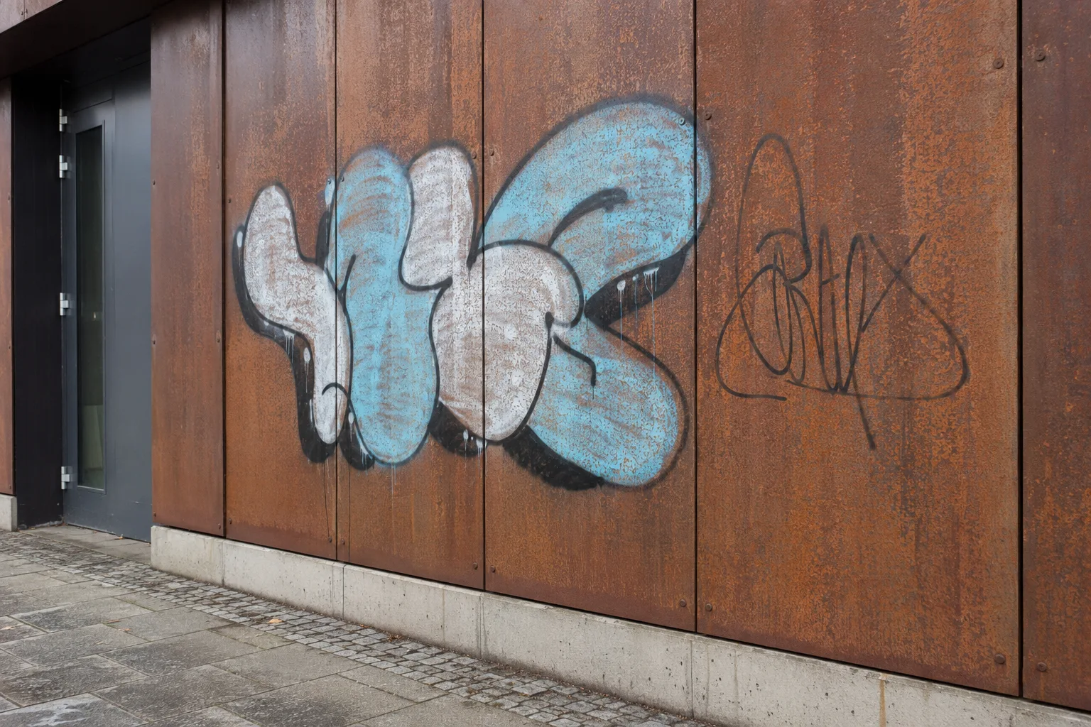 Mitte vor Graffitientfernung