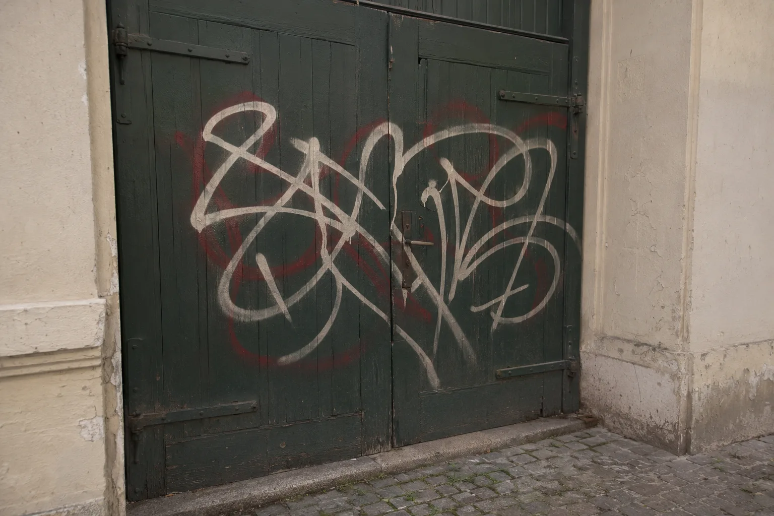 Spandau vor Graffitientfernung